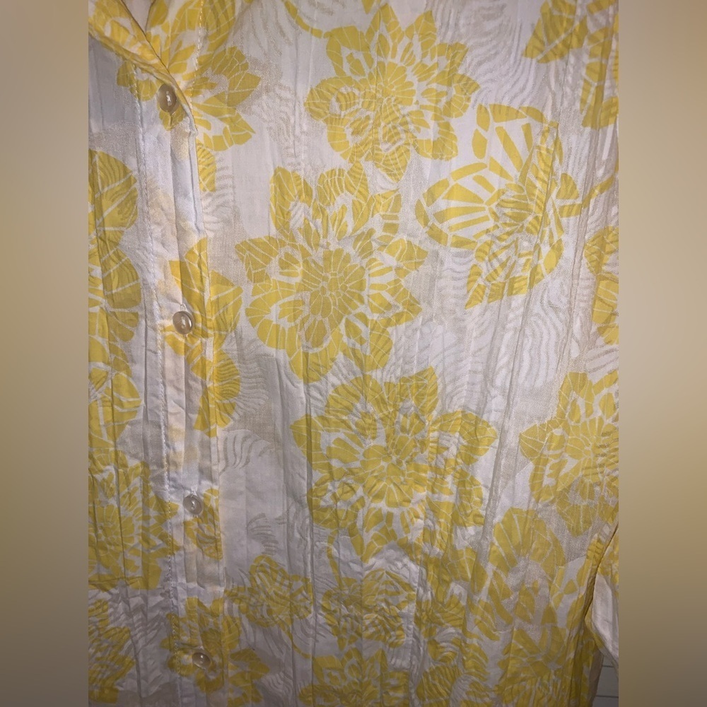 Denim & Co. White button up yellow floral shirt 1X - Picture 4 of 5